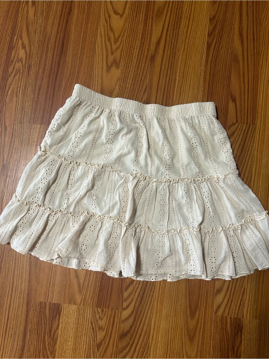 HYFVE Dresses & Skirts - HYFVE Cream Tiered Eyelet Mini Skirt Size Large GUC
